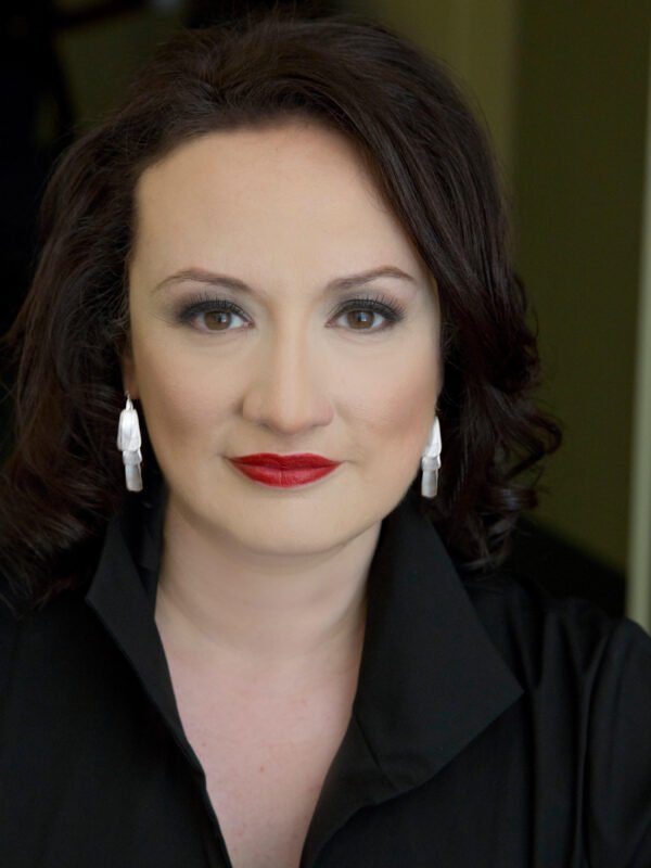 Dr. Suzana E. Flores, Psy.D.